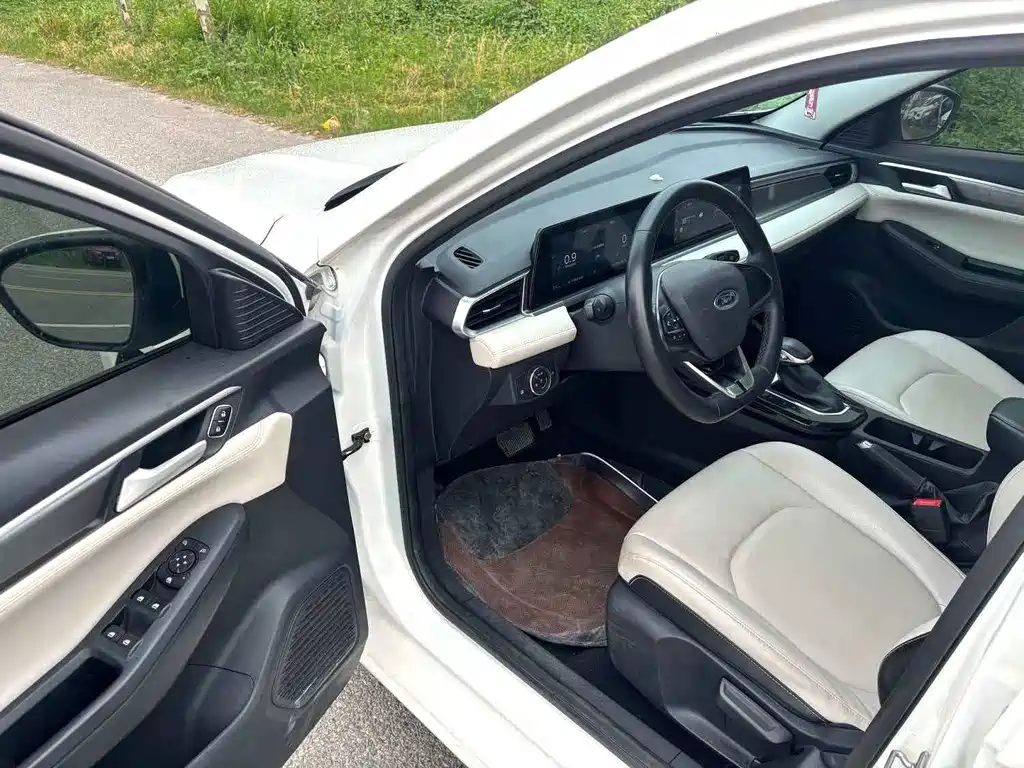 Escort 1.5 L Auto Diamond