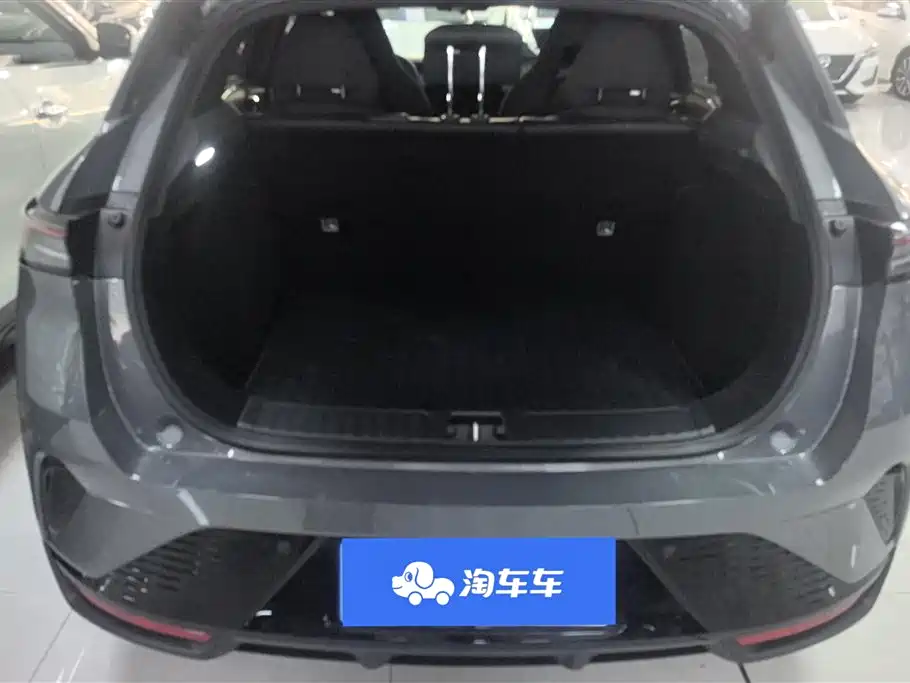 Lynk & Co 06 Renew 1.5 T Halo