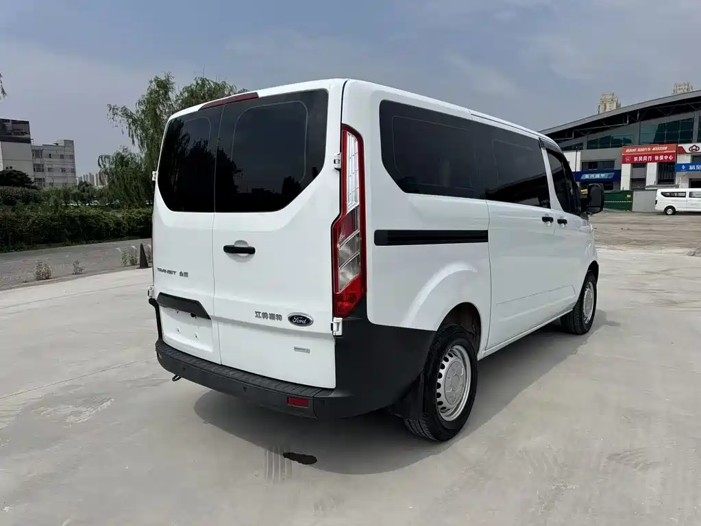 Transit 全顺 2019款 2.0 T汽油自动商旅型短轴低顶7座国VI