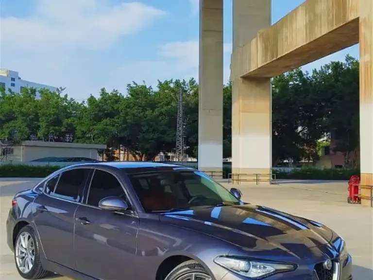 Alfa Romeo Giulia 2.0 T 280 HP Luxury