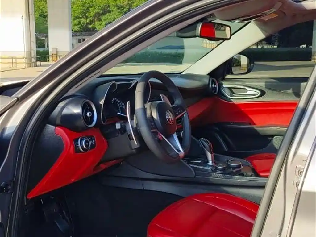 Giulia 2.0 T 280 HP Luxury