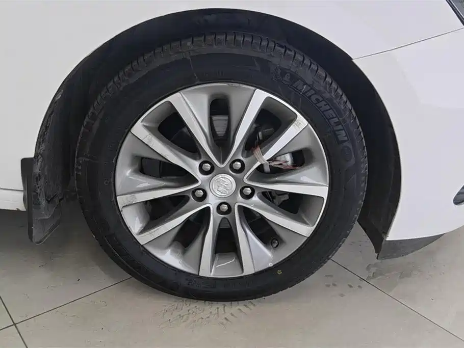 Buick GL6 323 T Light Hybrid Connected Luxury