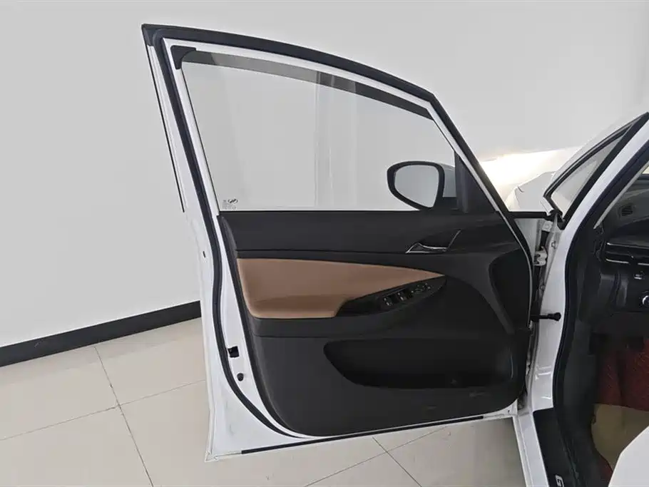 Buick GL6 323 T Light Hybrid Connected Luxury