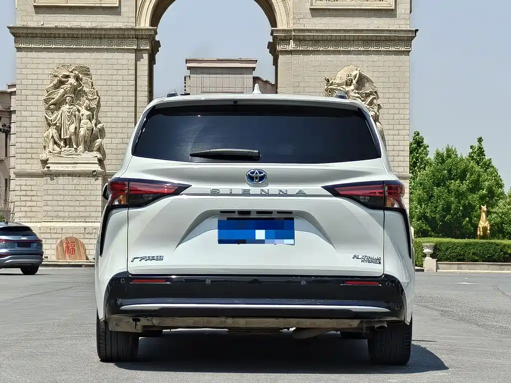 Sienna 2.5 L Hybrid Platinum