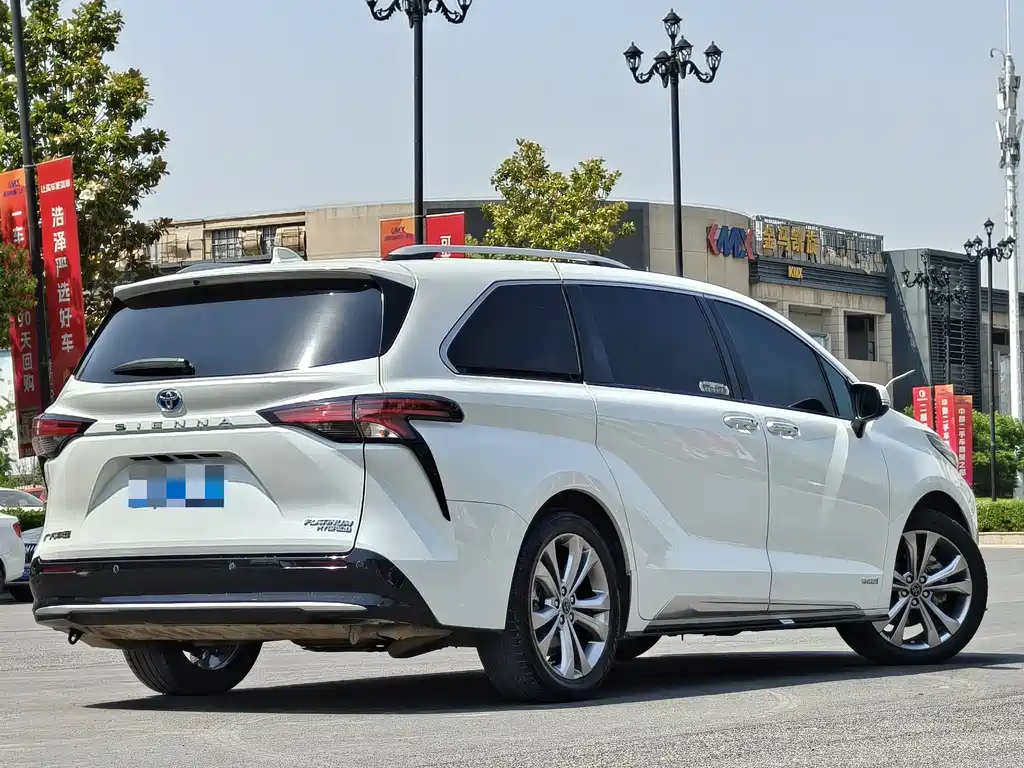 Sienna 2.5 L Hybrid Platinum