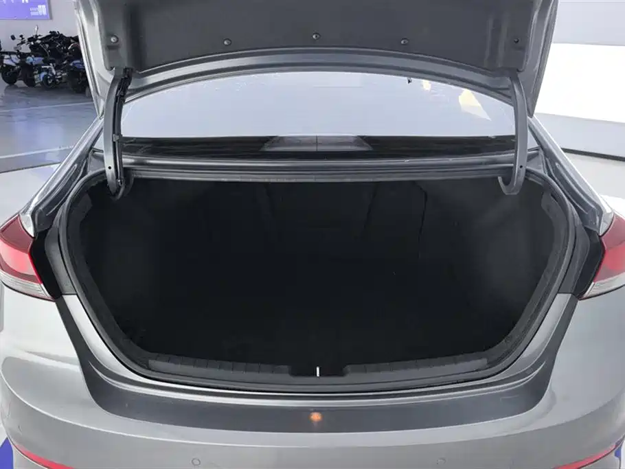 Elantra 1.6 L Auto 15 Anniversary Special Edition