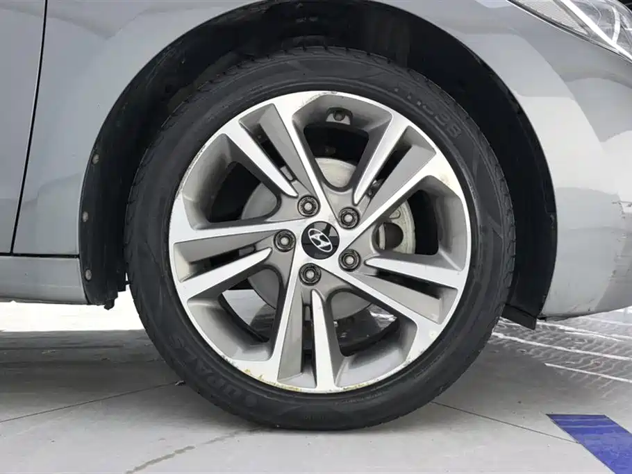 Elantra 1.6 L Auto 15 Anniversary Special Edition