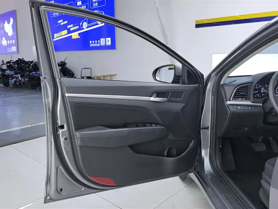 Elantra 1.6 L Auto 15 Anniversary Special Edition
