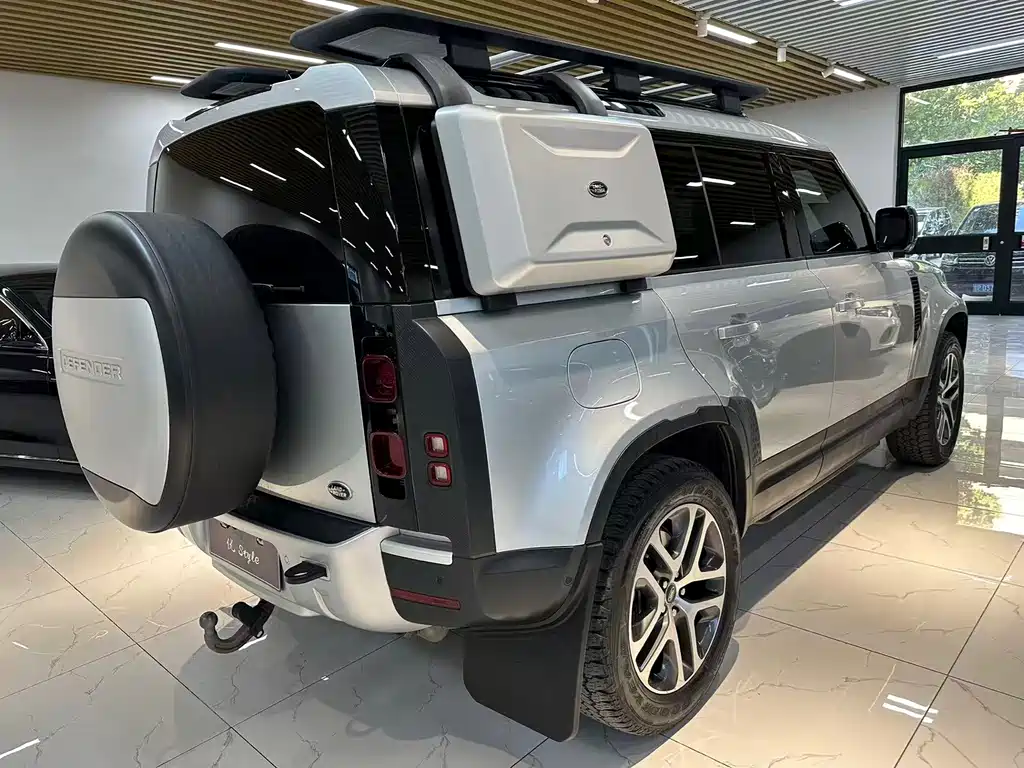 Land Rover Defender 110 P400 Dark Special Edition