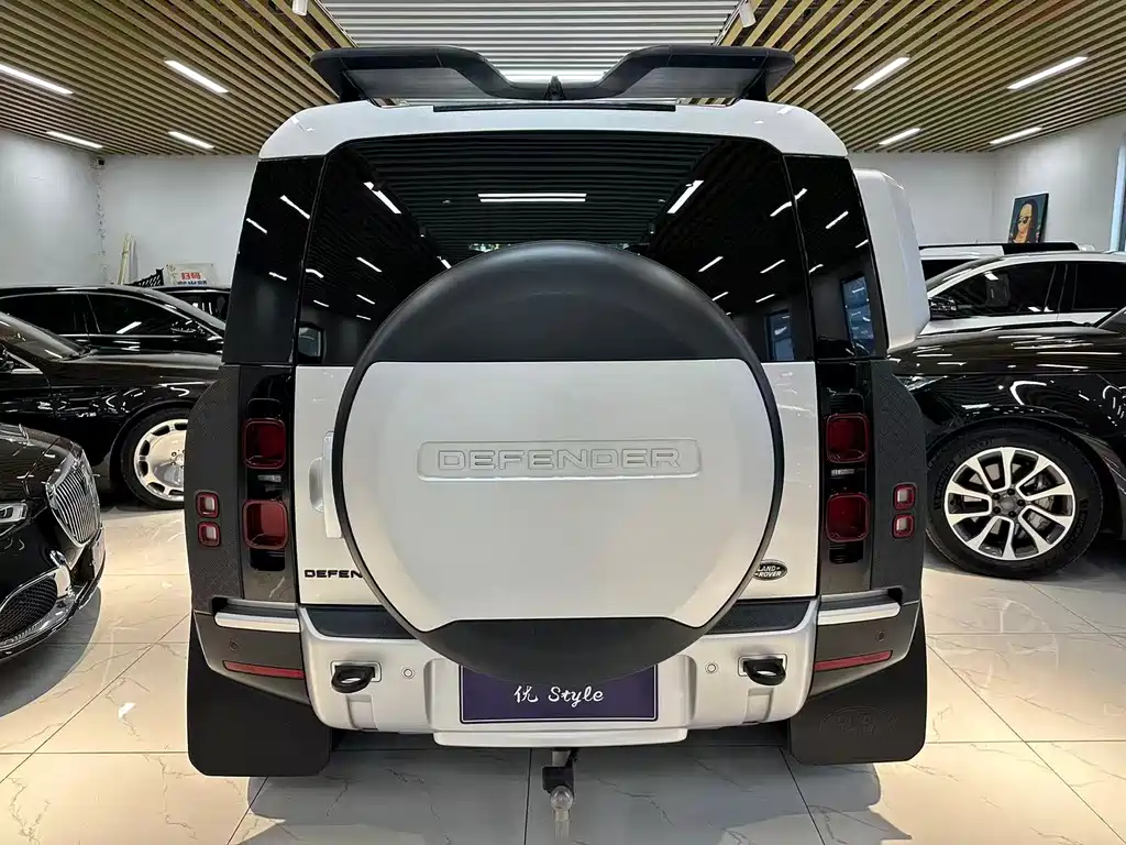 Land Rover Defender 110 P400 Dark Special Edition