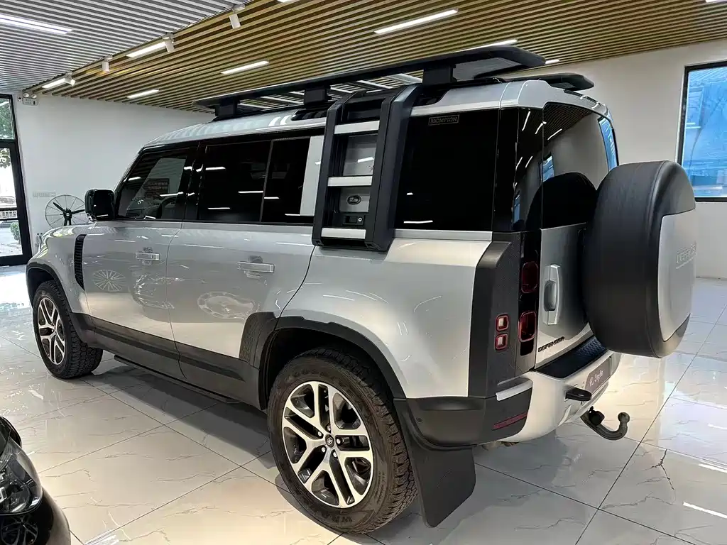 Land Rover Defender 110 P400 Dark Special Edition