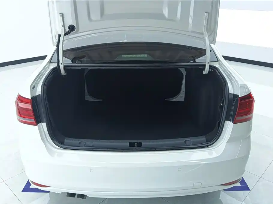 Lavida 230 TSI DSG Comfort
