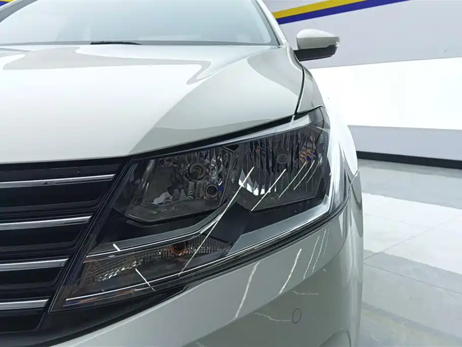 Lavida 230 TSI DSG Comfort
