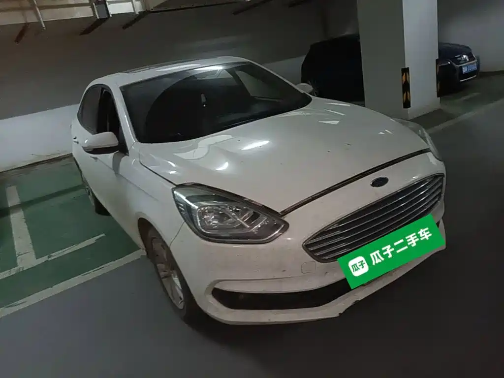 Escort 1.5 L Auto Joy