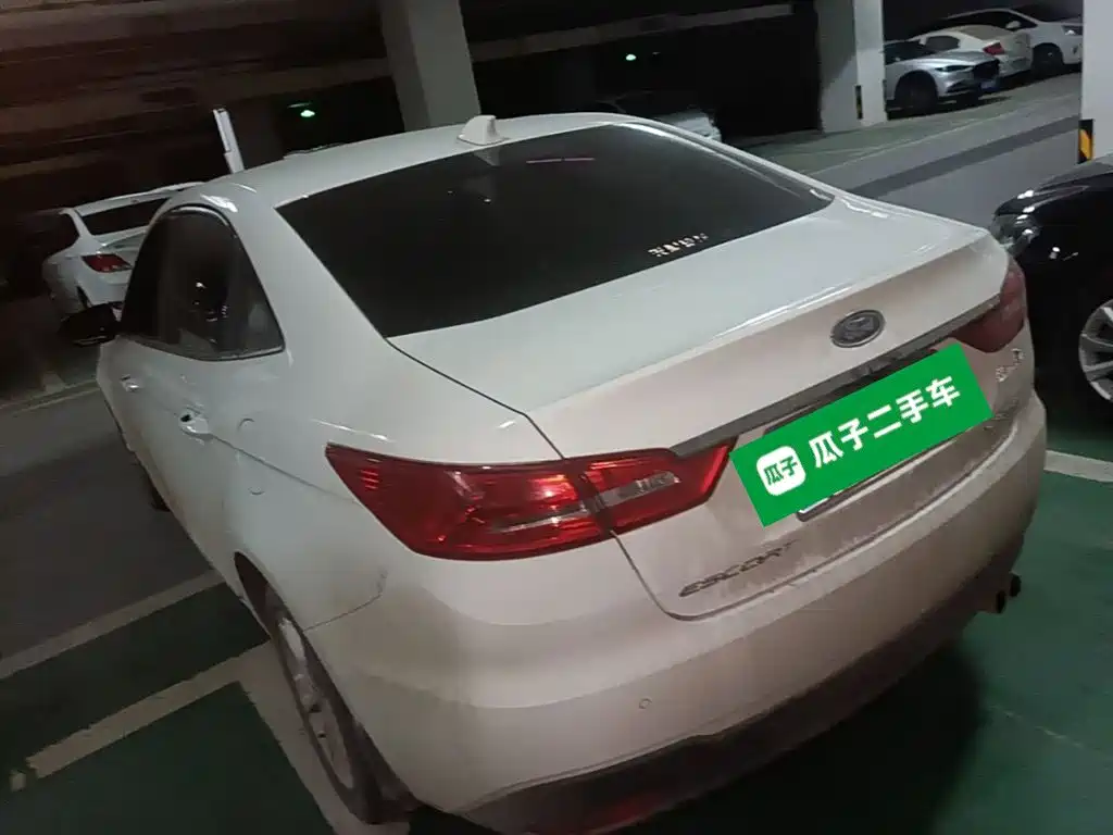 Escort 1.5 L Auto Joy