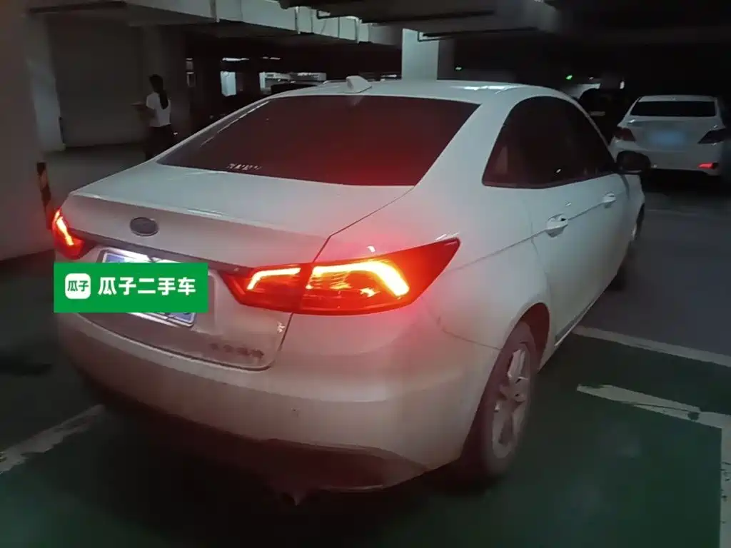 Escort 1.5 L Auto Joy