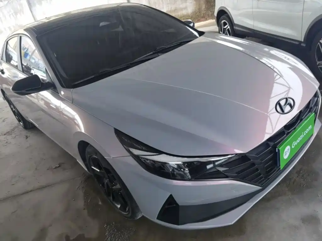 Elantra 1.5 L CVT LUX Black Knight Limited