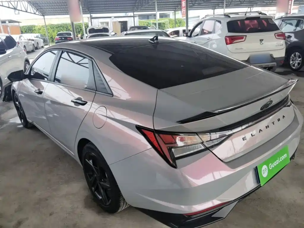 Elantra 1.5 L CVT LUX Black Knight Limited