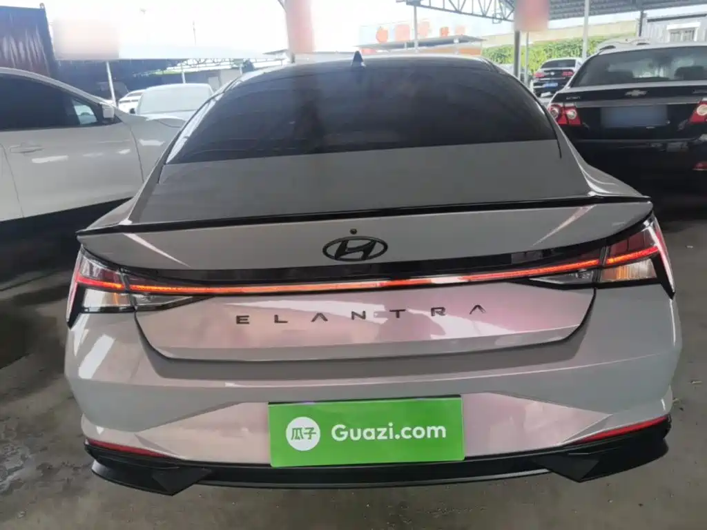 Elantra 1.5 L CVT LUX Black Knight Limited