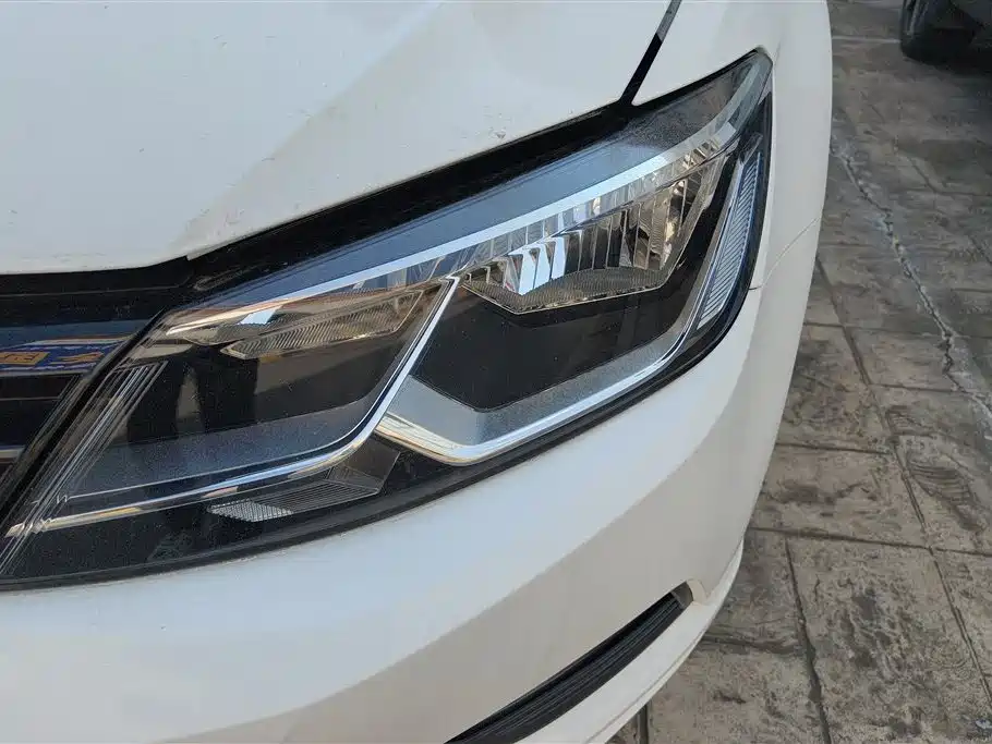 Lamando 230 TSI DSG Style