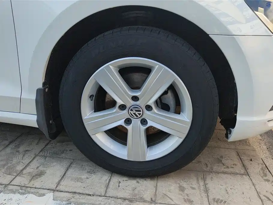 Lamando 230 TSI DSG Style