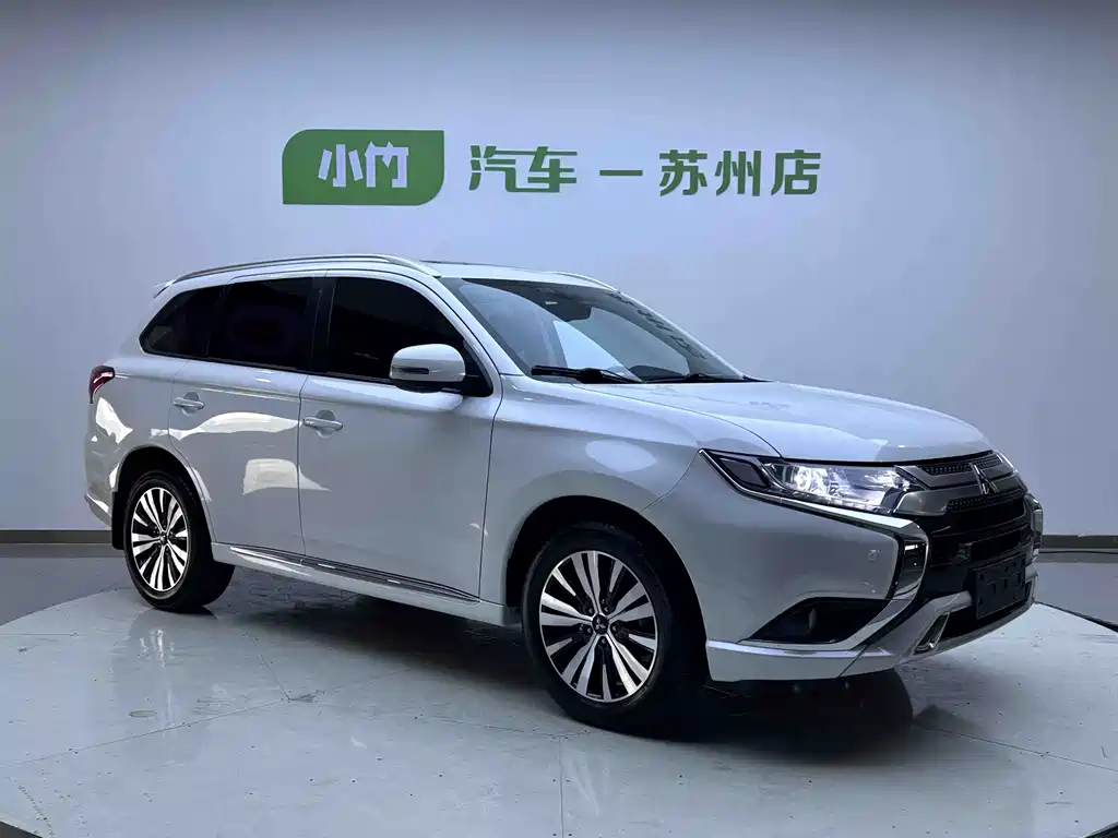 Outlander Facelift 2.0 L 2 WD Smooth Enjoyment 5-seat