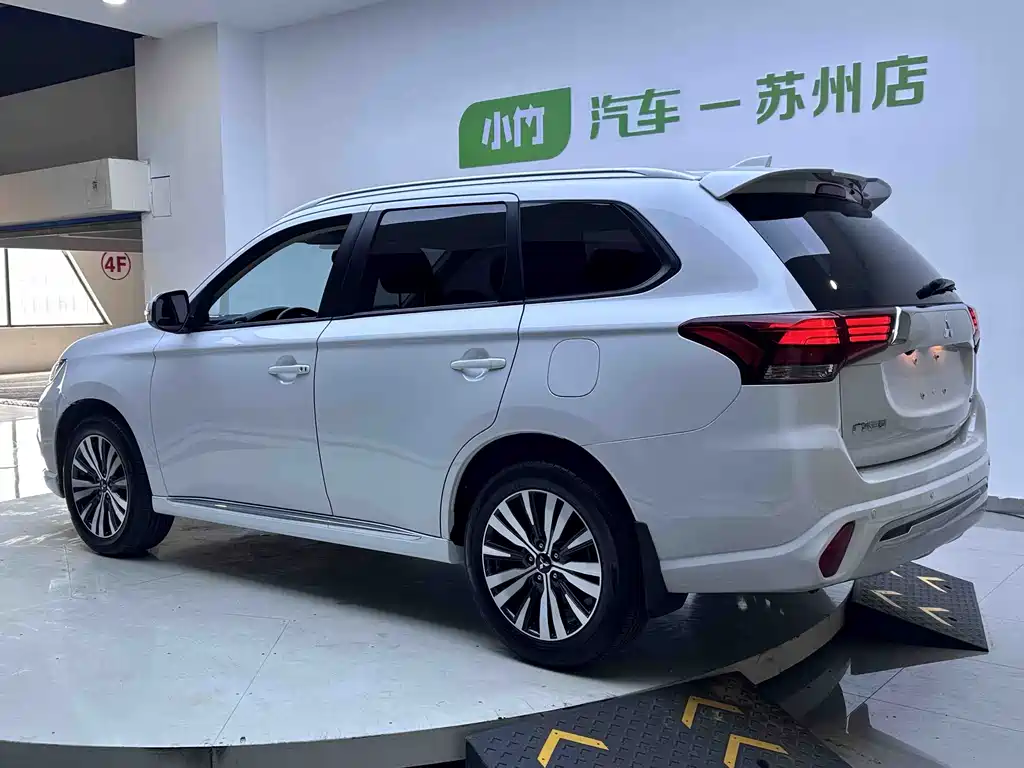 Outlander Facelift 2.0 L 2 WD Smooth Enjoyment 5-seat