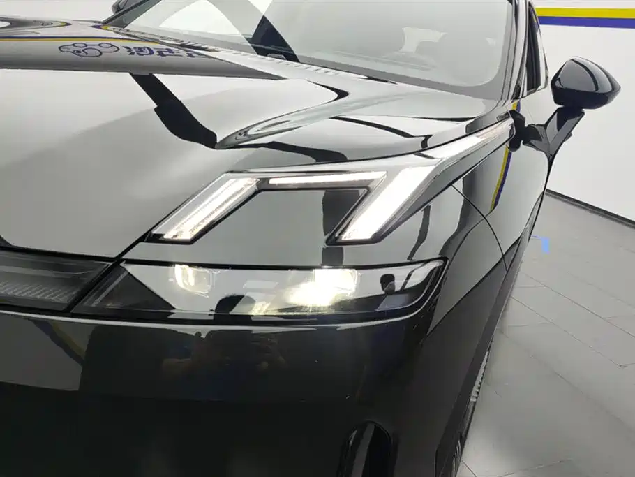 Lynk & Co 08 EM-P 120 km Long Range Halo