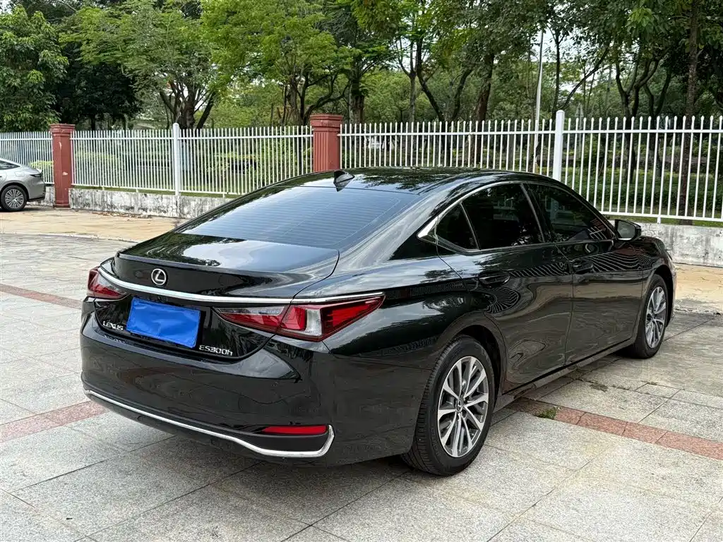 Lexus ES 200 Premium Enjoyment