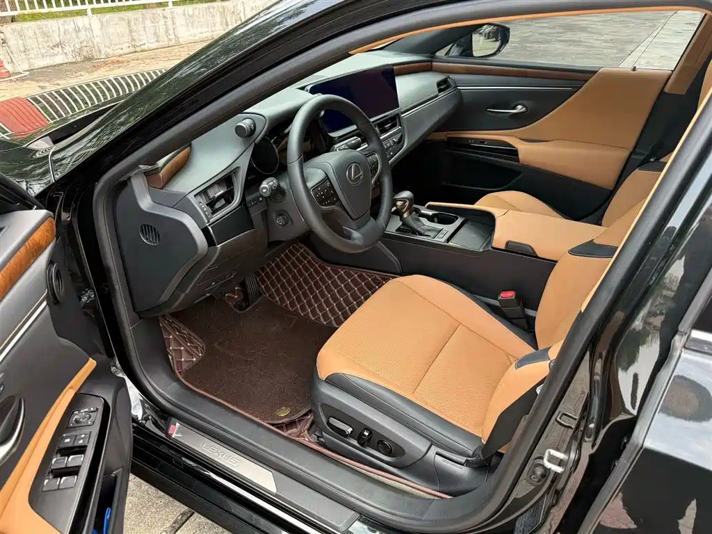 Lexus ES 200 Premium Enjoyment