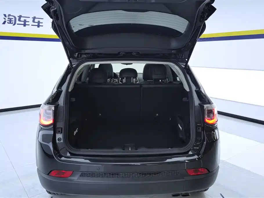 Compass 200 T Auto Home Enjoyment