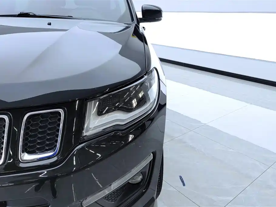 Compass 200 T Auto Home Enjoyment