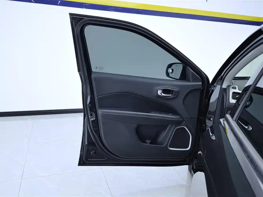 Compass 200 T Auto Home Enjoyment
