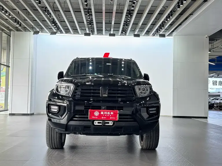Tank 700 NEV Hi4-T Extreme Realm