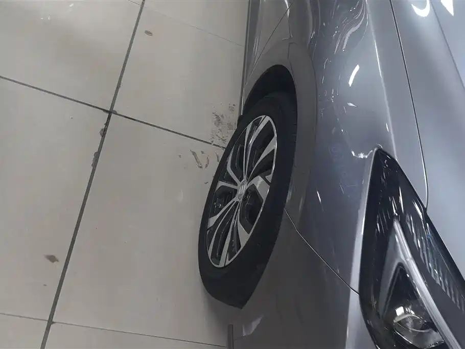 Eado PLUS Blue Whale NE 1.4 T GDI DCT Flagship