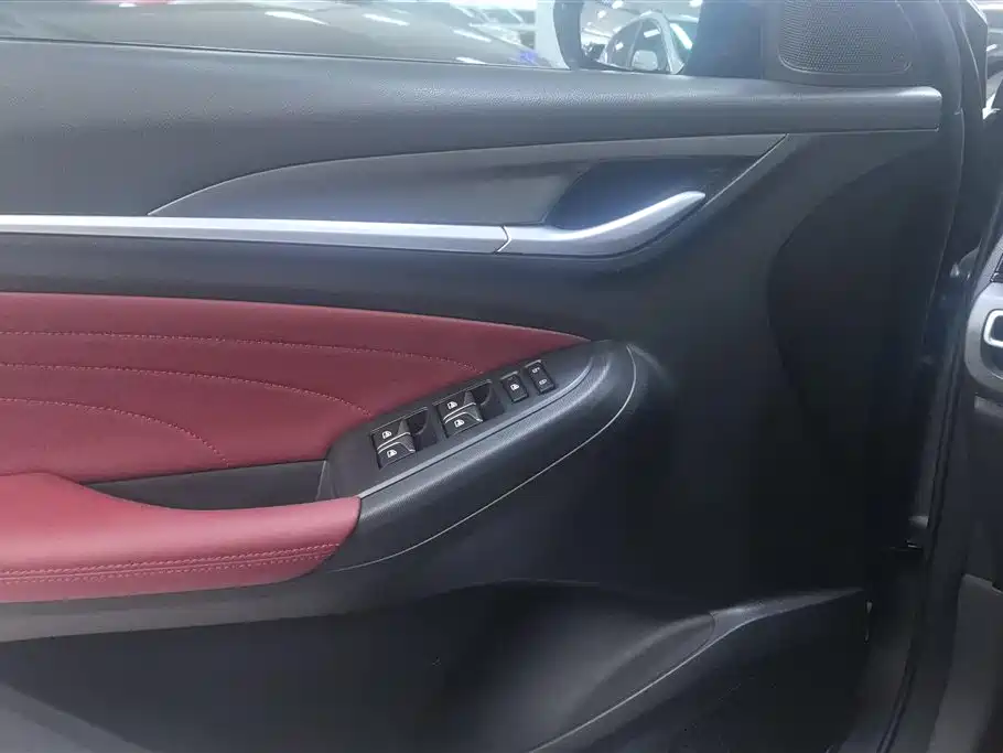 Eado PLUS Blue Whale NE 1.4 T GDI DCT Flagship