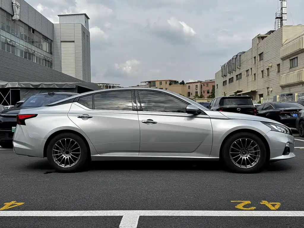 Teana 2.0 L XL Comfort