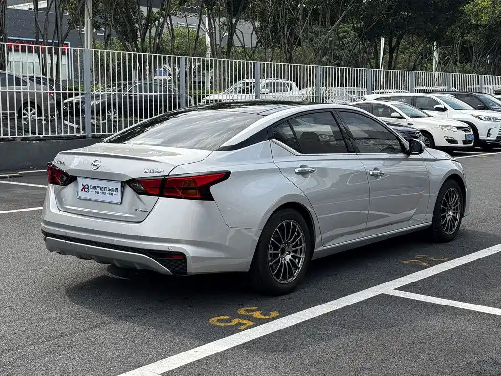 Teana 2.0 L XL Comfort