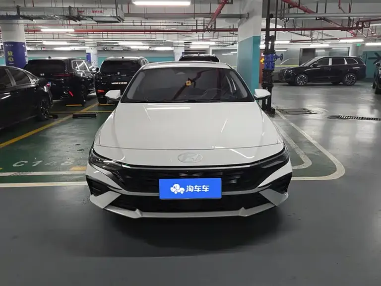 Hyundai Elantra 1.5 L CVT LUX Distinguished