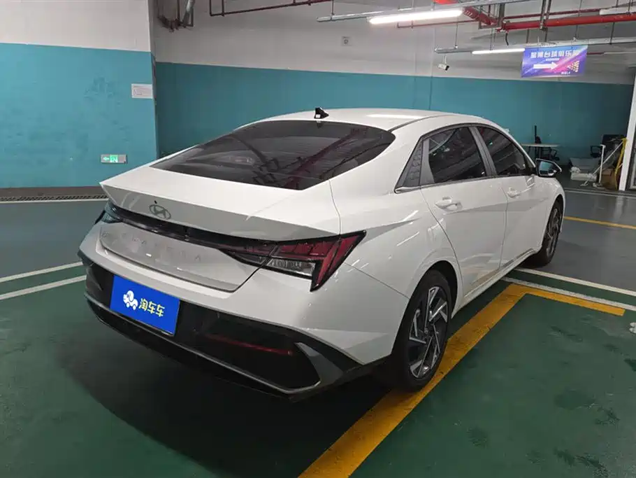 Elantra 1.5 L CVT LUX Distinguished