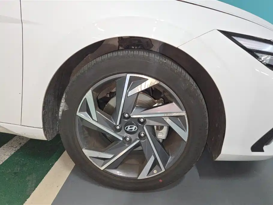 Elantra 1.5 L CVT LUX Distinguished