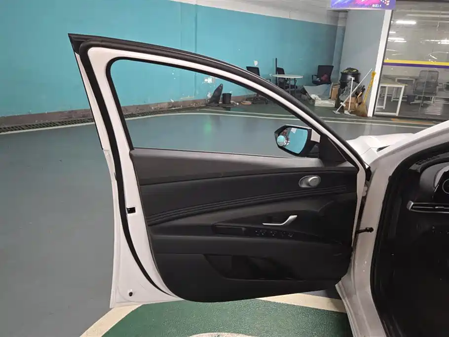 Elantra 1.5 L CVT LUX Distinguished