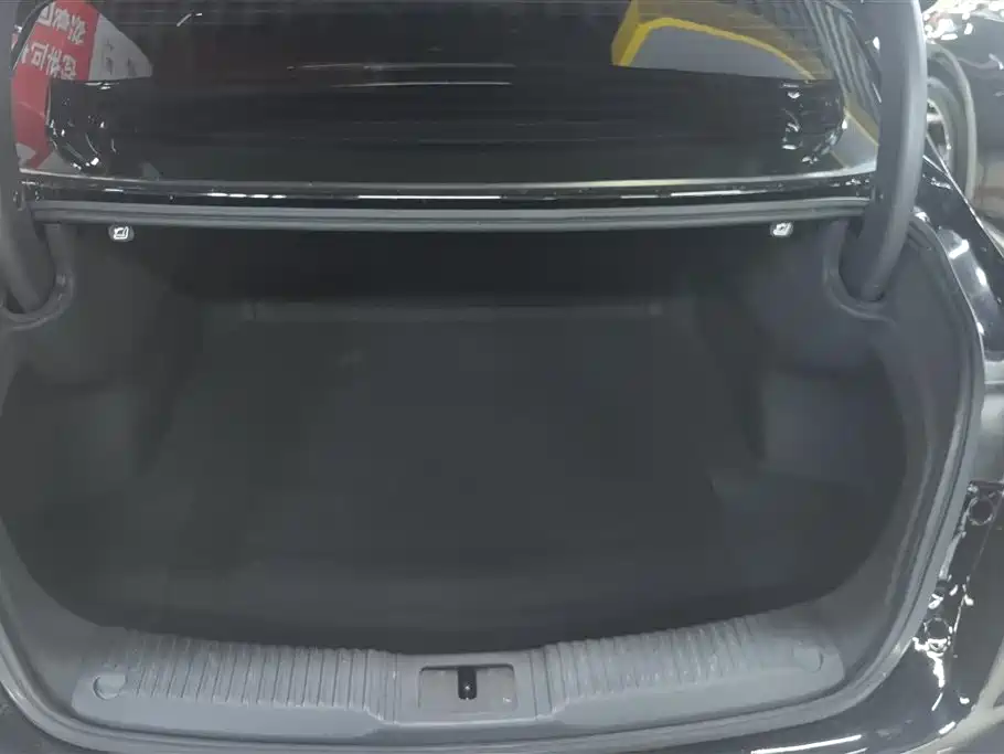 Hongqi H5 1.5 T DCT Shadow