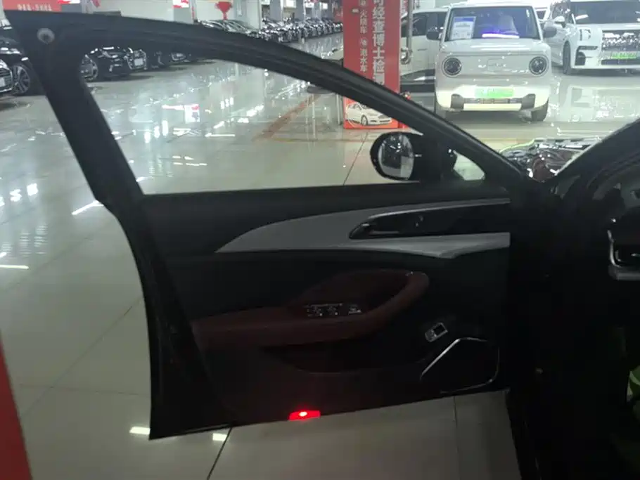 Hongqi H5 1.5 T DCT Shadow