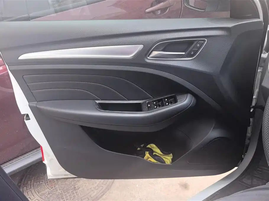 Roewe RX3 荣威RX3 2021款 PRO 1.6 L 手动旗舰型