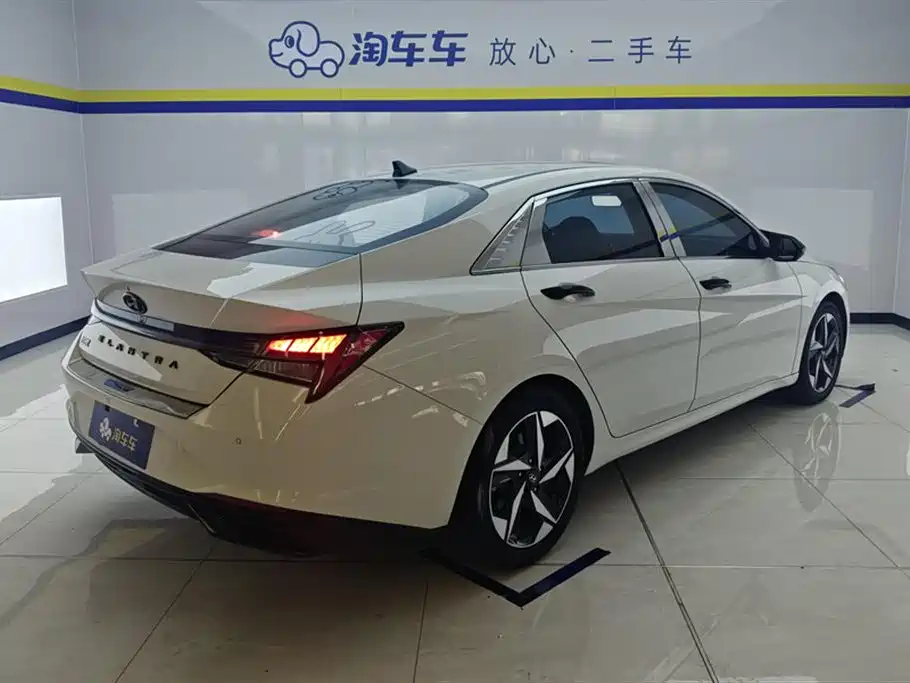 Elantra 1.5 L CVT LUX Distinguished