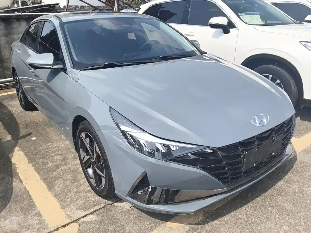 Elantra 1.5 L CVT TOP Flagship