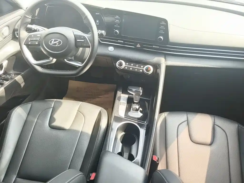 Elantra 1.5 L CVT TOP Flagship