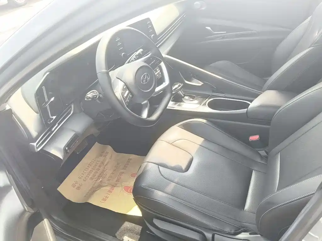 Elantra 1.5 L CVT TOP Flagship