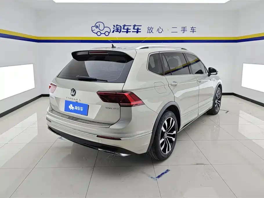 Tiguan L 330 TSI Auto 2 WD R-Line Flagship